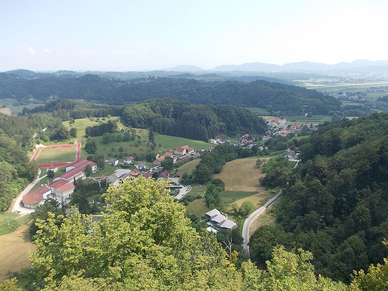 https://sl.wikipedia.org/wiki/Pod%C4%8Detrtek#/media/Slika:Pod%C4%8Detrtek_Castle_24.jpg