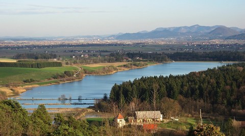 http://www.braslovce.si/Turizem/ZovneskoJezero